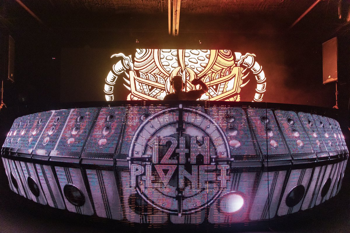 12thplanet's tweet photo. Thx Asheville!  Last night was crazy... I can’t believe I went 17 hours without #12bonesbbq tho 🤦🏾‍♂️ Oh well, that show was way more fun anyway. 📷 @prolophoto https://t.co/Jkg6Uz8Qd6