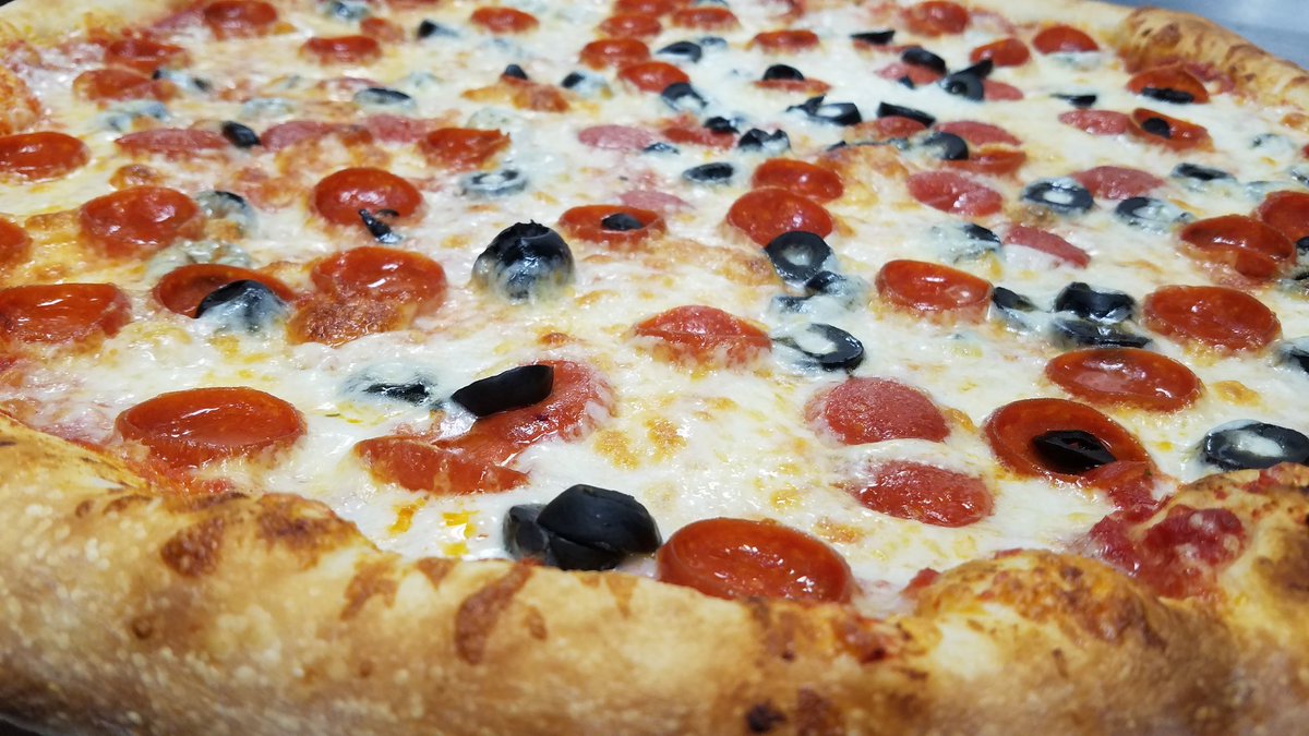 ogR0ck3r71's tweet image. I made a good ass looking pie today!! #pizzaking #PizzaPlug #Pizzaguy #nypslicehouse #ElPaso #ept