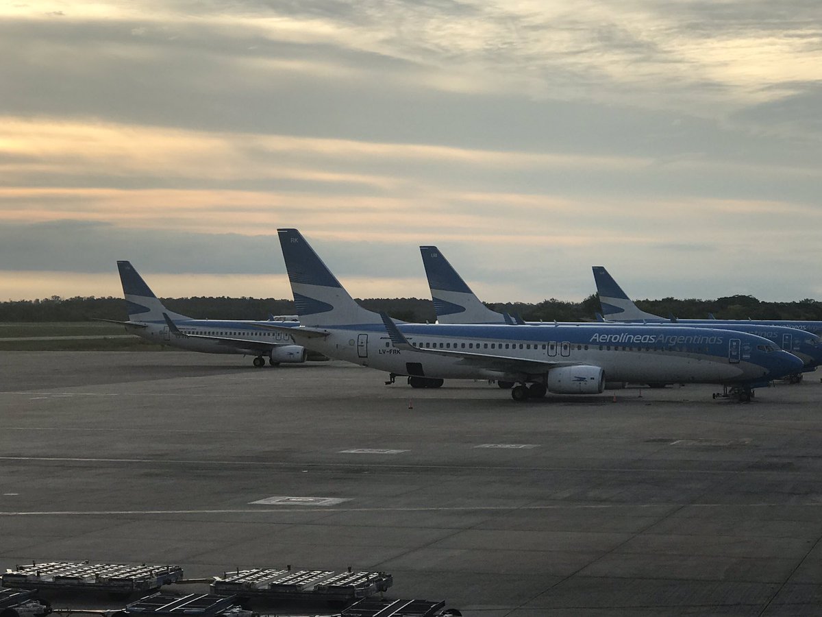 SanFiAr's tweet photo. La flota #Boeing en las últimas posiciones del #AeropuertoEze 
Saliendo el #B738 #LVFVN 
con destino LIM #AR1364 
#Avgeek #spotters #airportlife https://t.co/I599qjFzi1
