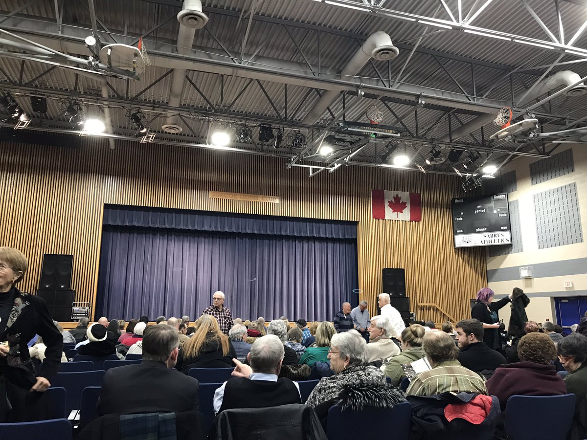 Getting ready to see the Paris Port Dover Pipe Band - last time Edinburgh, this time Simcoe!