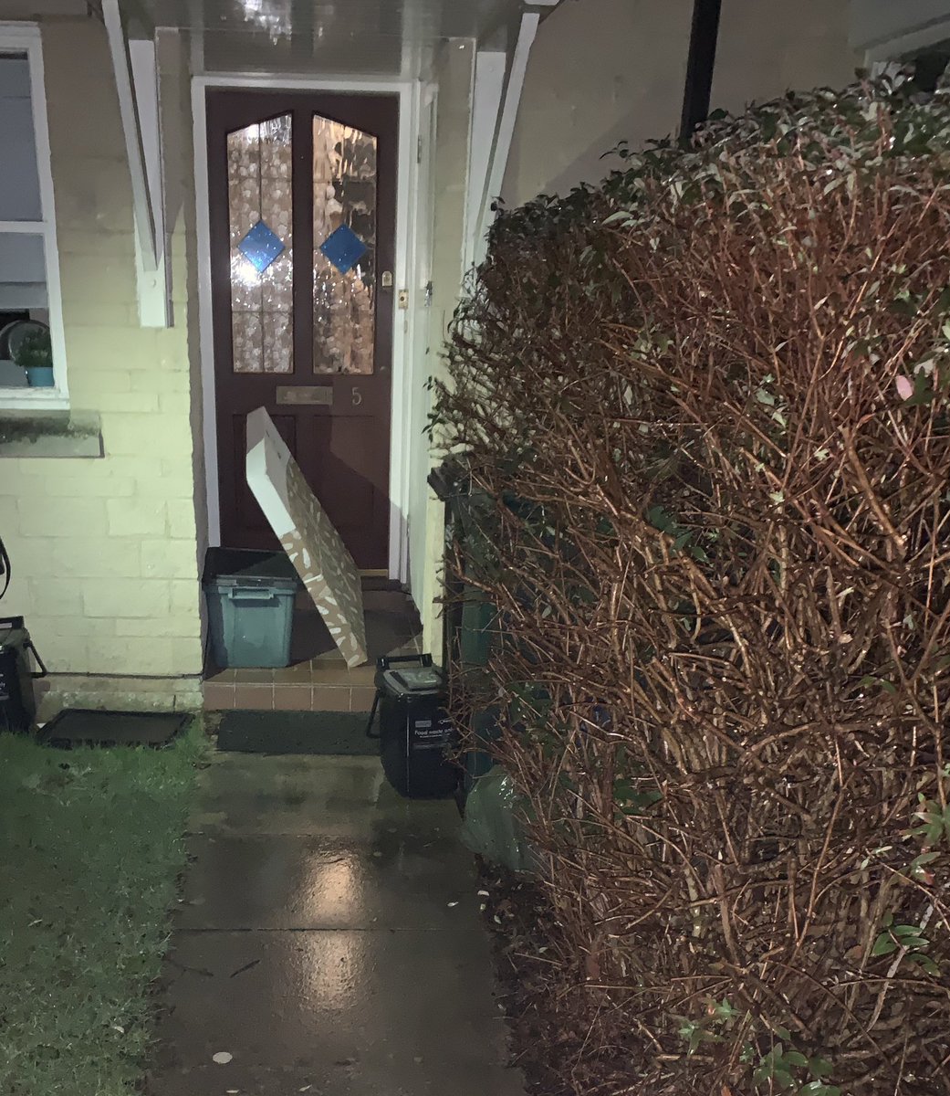 benpond1303's tweet photo. @Hermesparcels @Photobox just arrived home from a 12 hour shift to find that my parcel had been delivered today.. no email/text to say it was coming today and no email/text to say it had been delivered.. turns out it was delivered at 12:33pm.... nice one 👌👍 https://t.co/ZeHdtOnt3F