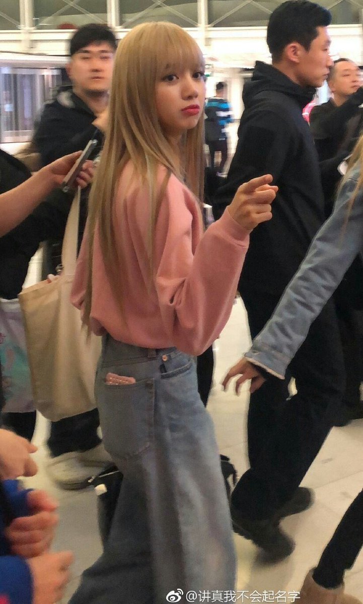 LISA fan account tweet media