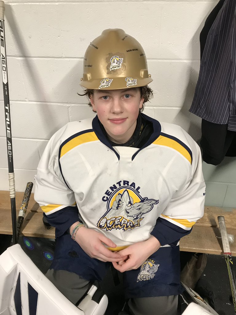 IcepakPeewee's tweet photo. @IcepakPeewee win game two of a three game series against @STJHitmen 4-2 #seriessplit #game3tomorrow Icepak hard hat goes to Patrick Walbourne for another great performance in the net #barbiedoll https://t.co/ixWTJuwwXn