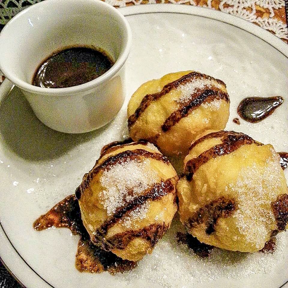 flavoursbcg's tweet photo. Time for some Bunuelos! Also known as Suspiros de Monja (Nun’s whisper), lightly crisped outside soft as sighs inside. Pair with Batangas Tablea Chocolate dip and hot Barako Coffee for a perfect breakfast. Magandang umaga, po!☕️☕️☕️ #flavoursbcg #breakfast #sunday https://t.co/cwPPLVZY25