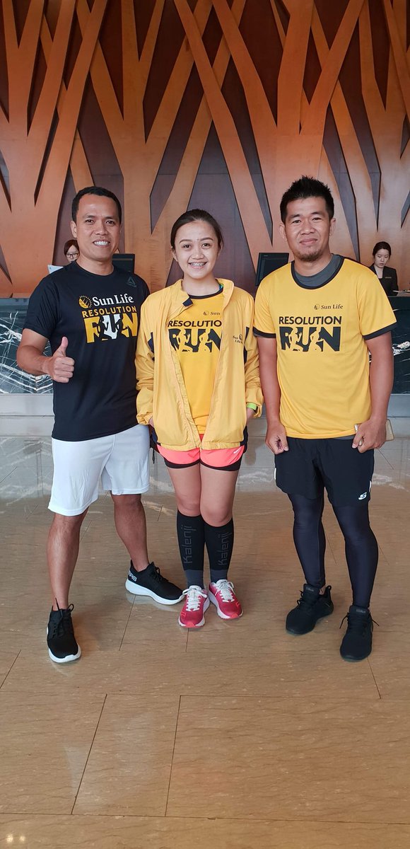 SunLifePH's tweet photo. From one #SunLifeResolutionRun to another, #SunLifePH is at today's event by #SunLifeHK!
Sun Life ambassador, @enchongdee777 & Sun Life PH employee, Jha Llarenas, will join delegates from #SunLifeIndonesia & 4,000 runners this morning!βοΈ
#LiveHealthierLives #BeFit https://t.co/YJKYf5PNPj
