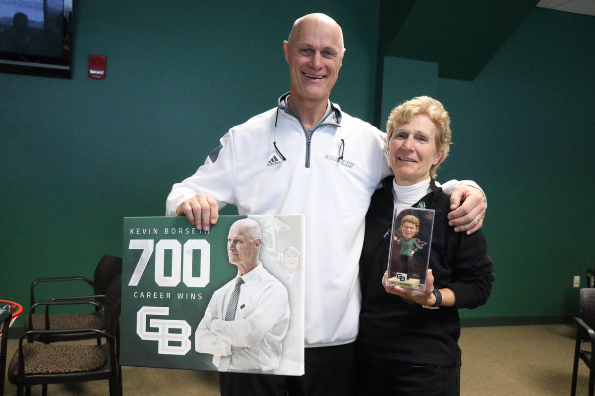 gbphoenixwbb's tweet photo. Two of the best to ever do it.

Legends. 🙌

#GreenBayAllDay https://t.co/LVamUz7eED