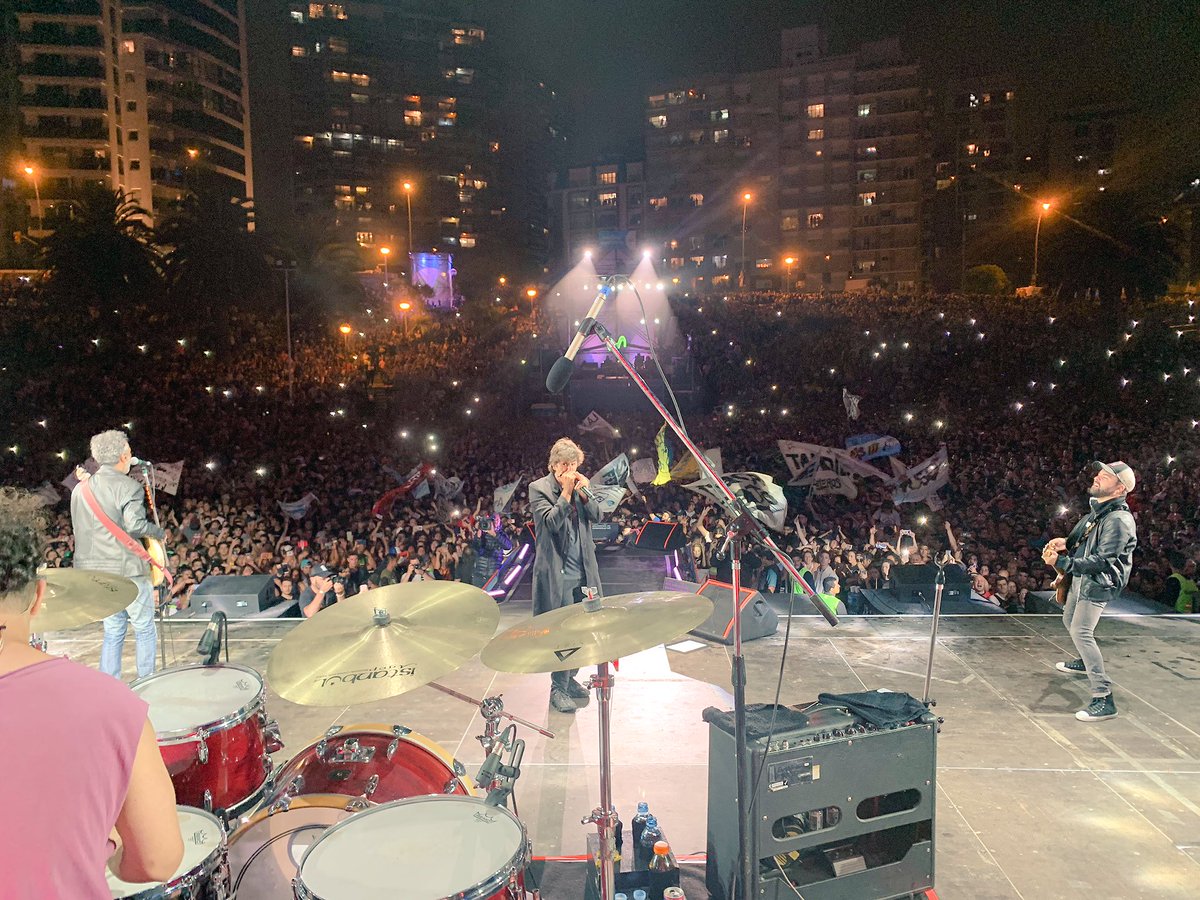 Mercedes Tessio (@mercedestessio) on Twitter photo YAAAA Está tocando <a href="/ciroylospersas/">Andres Ciro Martinez</a> en el #MovistarFriMusic Mar del plata! No te lo pierdas! Vivílo en vivo por Streaming 🎶🙌🏻 facebook.com/movistarargent… <a href="/MovistarArg/">Movistar Argentina</a> YAAAA Está tocando <a href="/ciroylospersas/">Andres Ciro Martinez</a> en el #MovistarFriMusic Mar del plata! No te lo pierdas! Vivílo en vivo por Streaming 🎶🙌🏻 facebook.com/movistarargent… <a href="/MovistarArg/">Movistar Argentina</a>