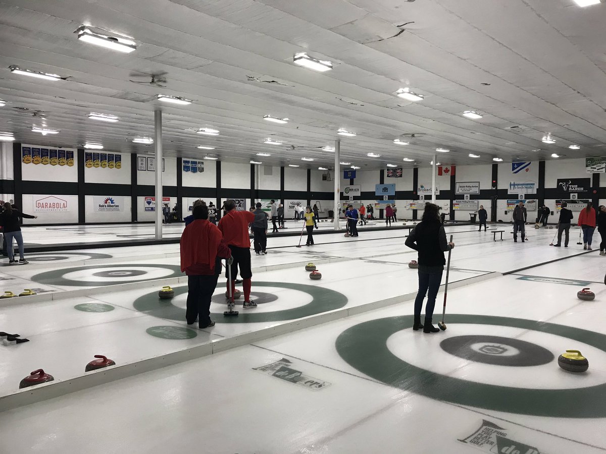 laFSFA's tweet image. La soirée de Curling 🥌 en français a commencé!  #frab #curlingfun