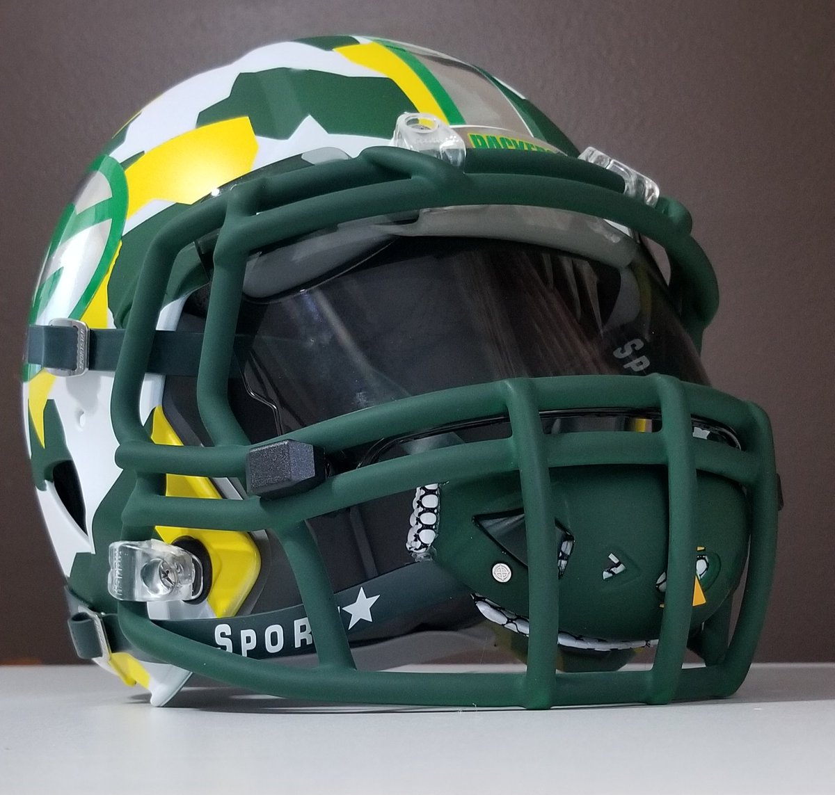 3rdcoastcustom1's tweet image. Helmet game on point😱#procombat #camo #battleready #timeforwar #green #white #yellow #packernation #greenbaypackersfootball #helmetgameinsane #authentic•
•
Inquiries at 3rdcoastcustomhelmet.com
