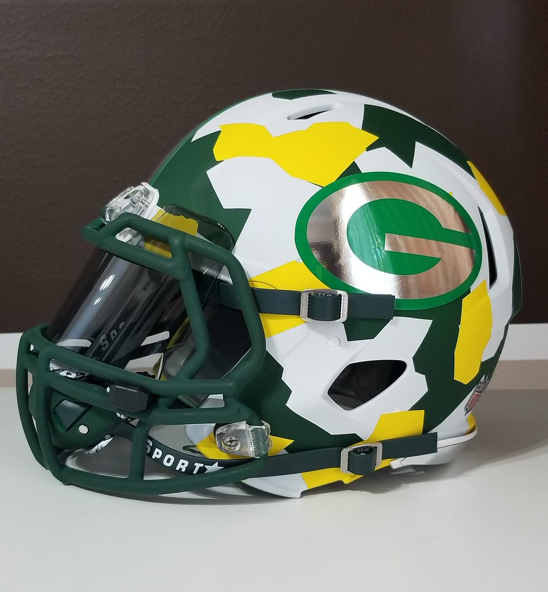 3rdcoastcustom1's tweet image. Helmet game on point😱#procombat #camo #battleready #timeforwar #green #white #yellow #packernation #greenbaypackersfootball #helmetgameinsane #authentic•
•
Inquiries at 3rdcoastcustomhelmet.com