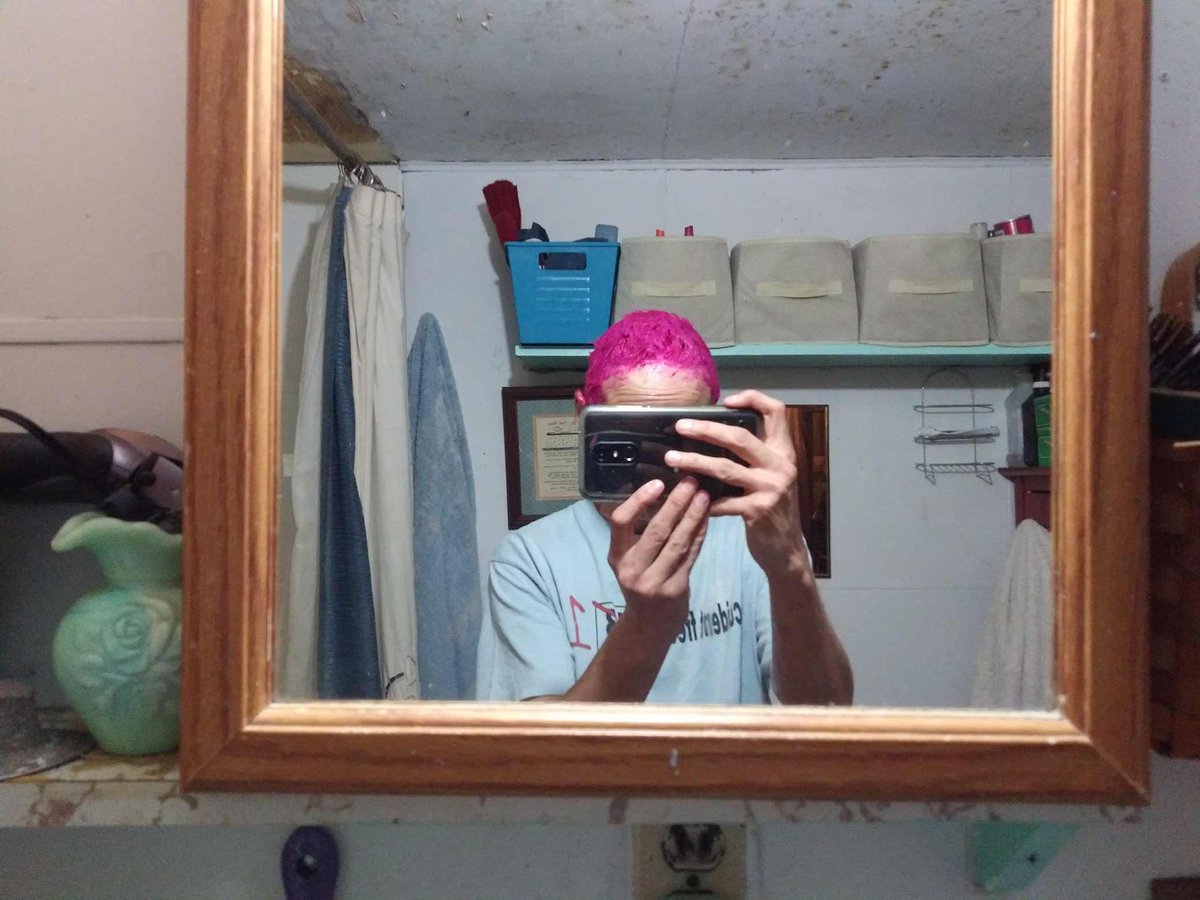 sanjaro1996's tweet image. @JohnLegere i dunno if you&apos;re still going to/able to do the magenta hair dye (don&apos;t know if the $ threshold was met) but I am doing it right now! I&apos;ll send another one after it&apos;s done! #MatchToConquerCancer #TMobile #TeamMagenta .@DanaFarber