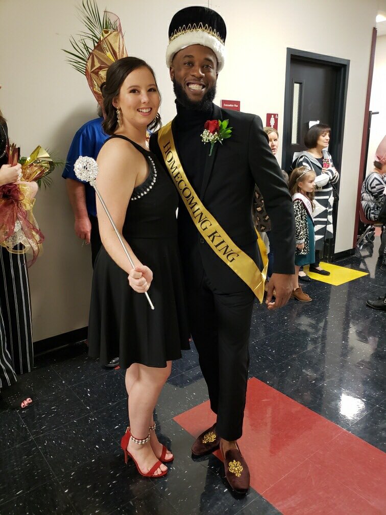 GoDjJCoreyLamar's tweet photo. You’re never too important to be nice to people #HomecomingKing #KingOfBPCC #BPCCSGA #RoadToGraduationMay10th https://t.co/apF0FRPrQA