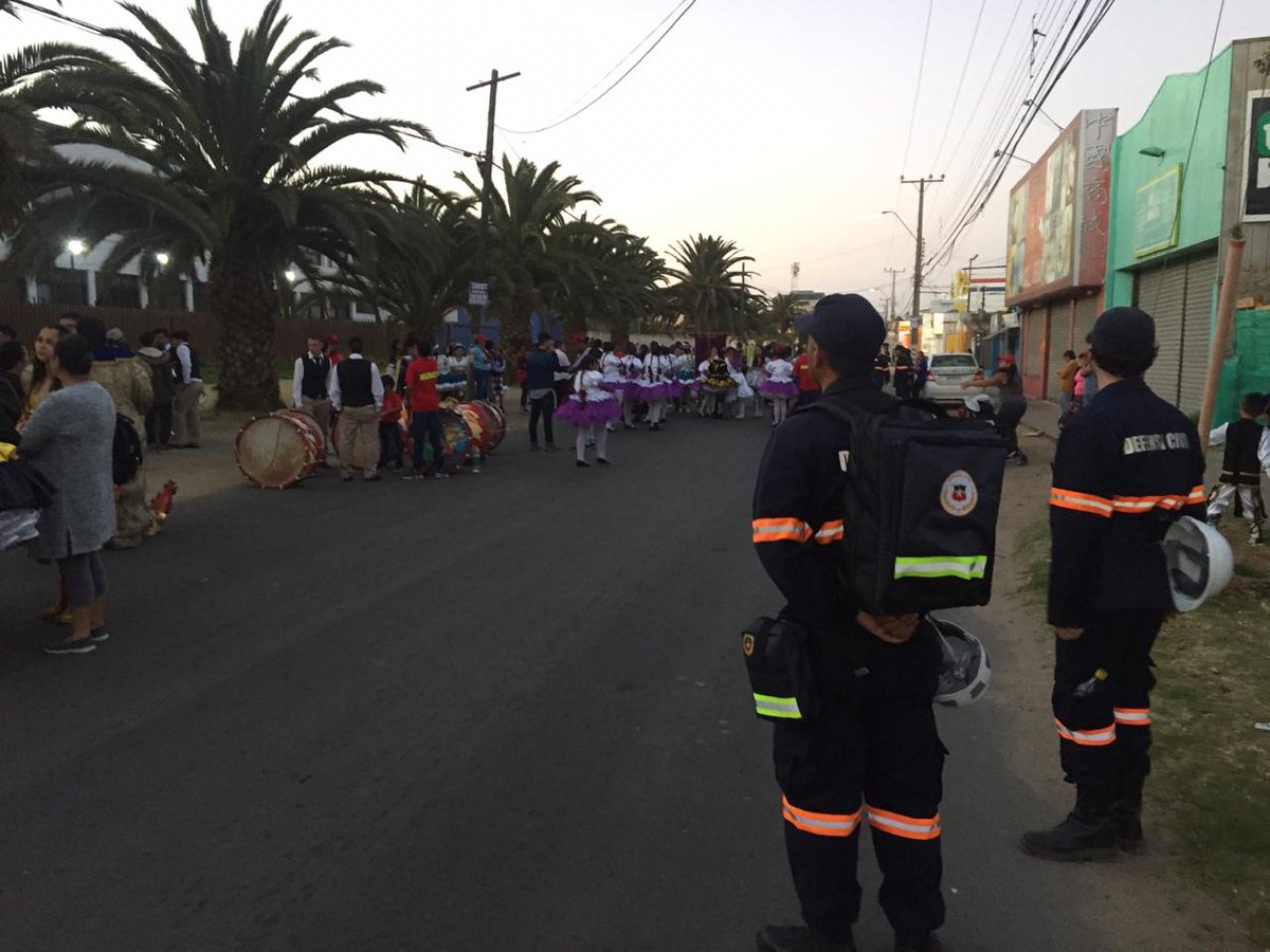 DefensaCivilV's tweet photo. A esta hora los integrantes de la @dc_quintero junto al apoyo de @defensacivilvpo prestan servicio en la actividad #Cristosumergido en #Quintero @DefensaCivilCL https://t.co/qL3xb28Xh2