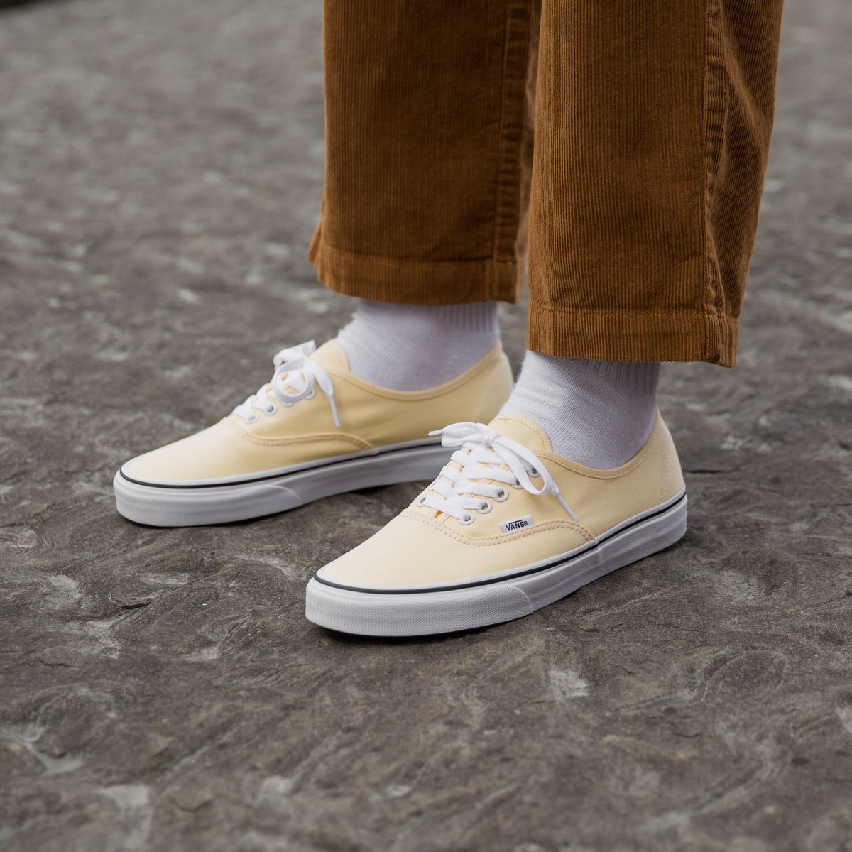 vans ua authentic white