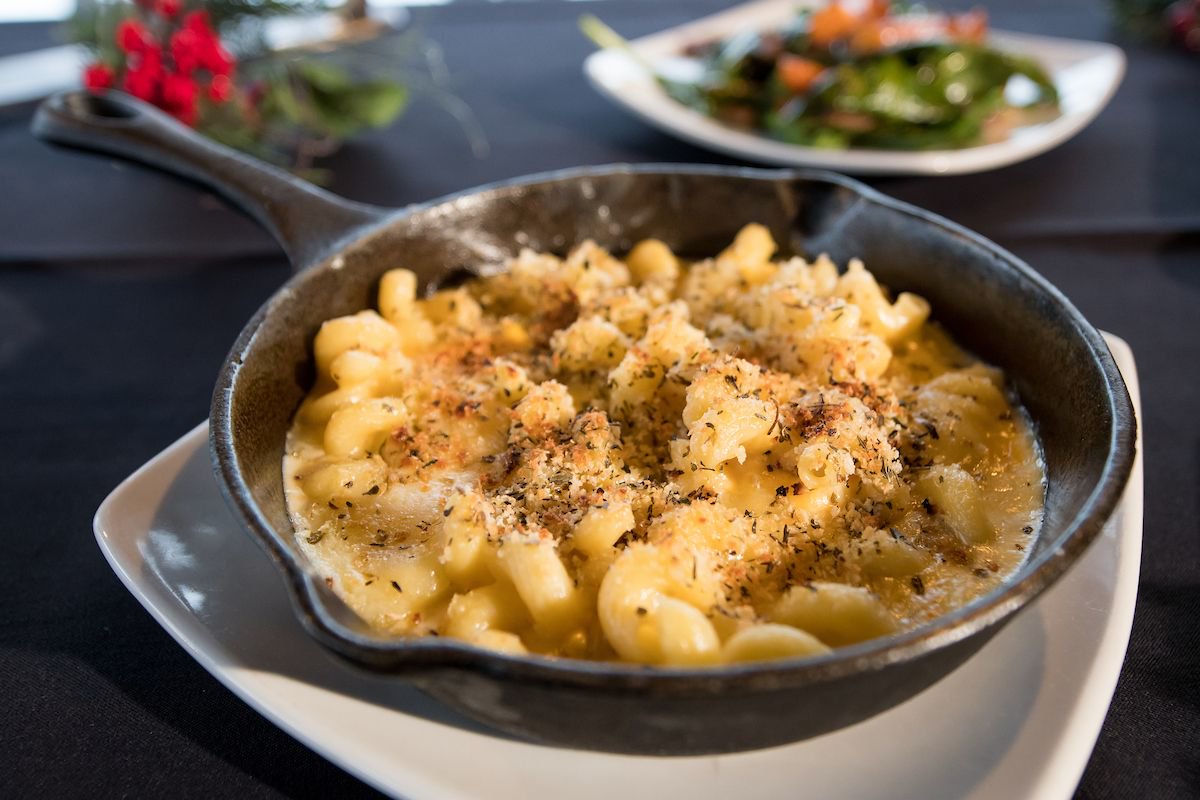 clevemetroparks's tweet image. Save this winter at Cleveland Metroparks! Buy One Menu Item, Get One Free at Merwin’s Wharf. Stay warm with cozy comfort entrees like the Mac &amp;amp; Cheese Curds. buff.ly/2rBXGnb 🧀 #BOGO