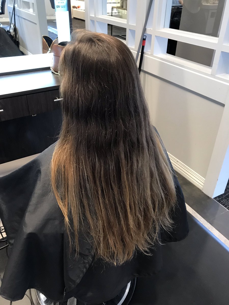 stylinbysasha's tweet image. ✂️ Lob ✂️
This is the most requested cut rn.
It’s fun/flirty/youthful, while also being put together/professional.
It’s long enough that you can get it in a ponytail, while also having the feeling of a shorter cut!
#beforeandafter #lobhaircut #hanzonation #brunette #newhairwhodis