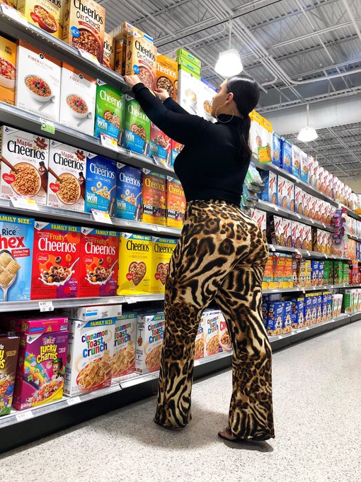 Happy Saturday 💕  What&rsquo;s your fav cereal? 🤔 https://t.co/ADcnzFeB7J
