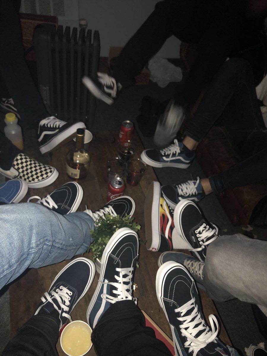 svært det samme argument lil Walter | on Twitter: "| got my vans on but they look like sneakers |  https://t.co/HxnQgT3BfO" / Twitter