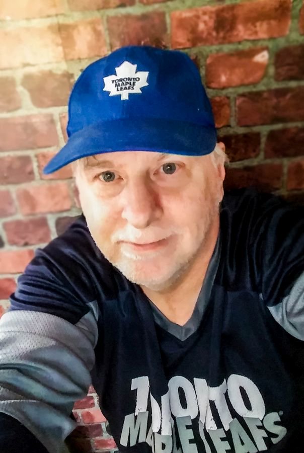 PhotoCapeBreton's tweet photo. Leafs fan selfie. @alangdon17 @DrKerryAnne @PlantYourSoul @HennyTweets @MapleLeafs @Marner93 @zesty_TML #TorontoMapleLeafs #BudsForever https://t.co/go2MgaeBX9