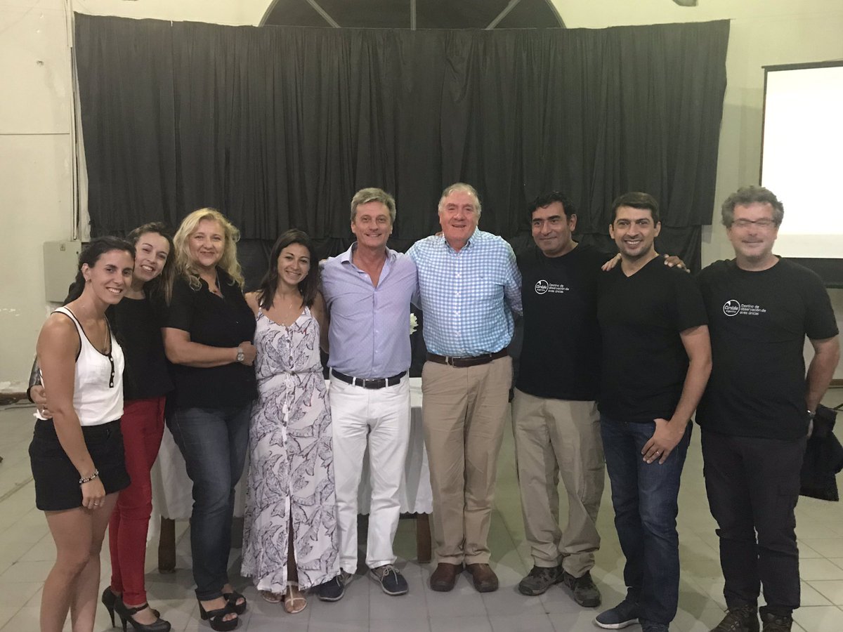 AdrianWalkerint's tweet photo. Gracias #TimAppleton por toda tu buena predisposición! Hoy junto a todo mi equipo acompañamos su charla, gracias a @turismocba, a #MikeDilger a cada uno de los que estuvo presente en esta “1º Jornada de Observacion de Aves y Ecoturismo” https://t.co/xhzRgdv5u0