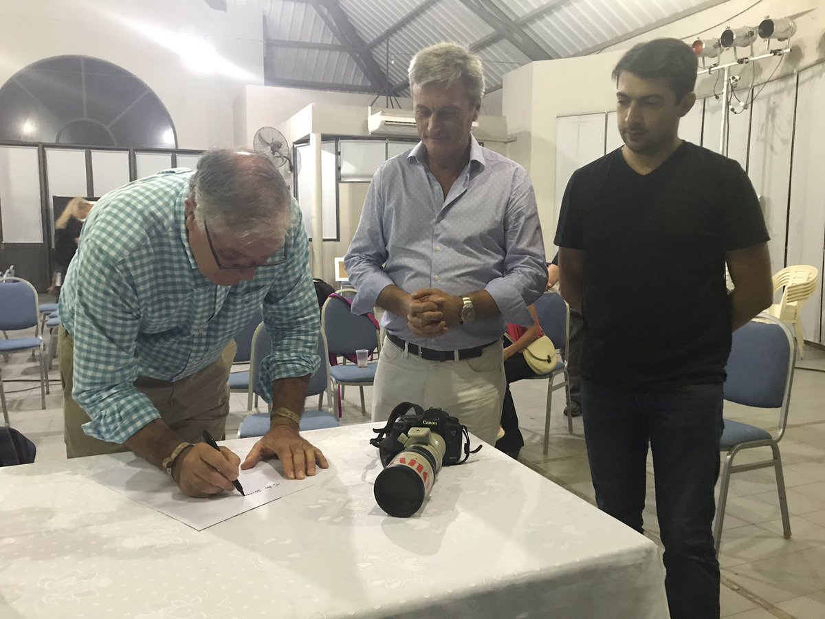 AdrianWalkerint's tweet photo. Gracias #TimAppleton por toda tu buena predisposición! Hoy junto a todo mi equipo acompañamos su charla, gracias a @turismocba, a #MikeDilger a cada uno de los que estuvo presente en esta “1º Jornada de Observacion de Aves y Ecoturismo” https://t.co/xhzRgdv5u0
