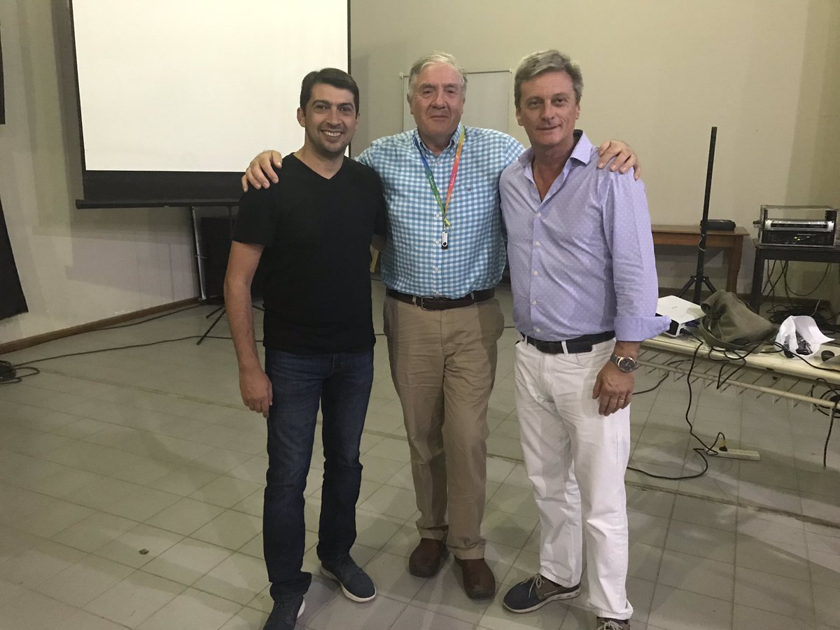 AdrianWalkerint's tweet photo. Gracias #TimAppleton por toda tu buena predisposición! Hoy junto a todo mi equipo acompañamos su charla, gracias a @turismocba, a #MikeDilger a cada uno de los que estuvo presente en esta “1º Jornada de Observacion de Aves y Ecoturismo” https://t.co/xhzRgdv5u0
