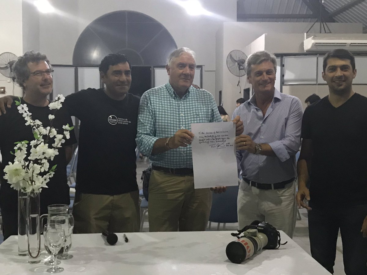 AdrianWalkerint's tweet photo. Gracias #TimAppleton por toda tu buena predisposición! Hoy junto a todo mi equipo acompañamos su charla, gracias a @turismocba, a #MikeDilger a cada uno de los que estuvo presente en esta “1º Jornada de Observacion de Aves y Ecoturismo” https://t.co/xhzRgdv5u0