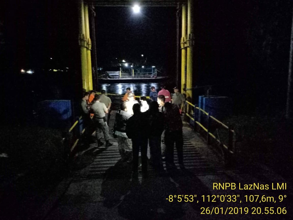 LMIZakat's tweet photo. RNPB Laznas LMI Evakuasi Kecelakaan Mobil di Sungai Brantas
Semoga hari ini debit air sungai Brantas kondusif agar tim pencarian dapat segera menemukan korban dan kita semoga semua senantiasa dalam lindungan Allah SWT.
.
#LaznasLMI #rnpb #lakalantas #amanberkendara https://t.co/W1k0A2mbVn