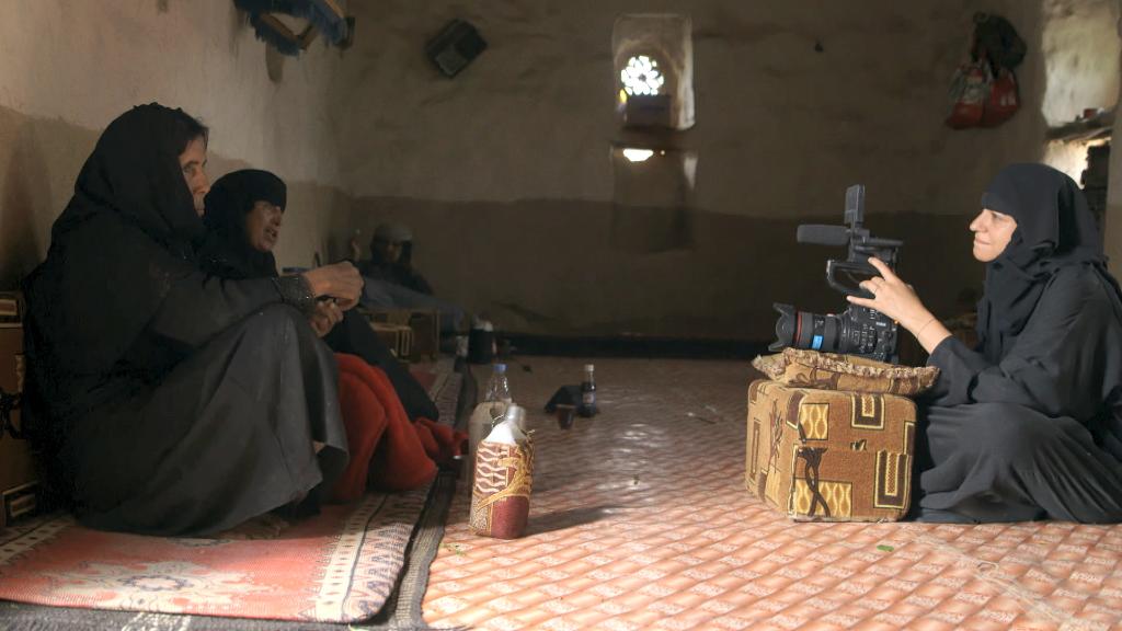 frontlinepbs's tweet photo. "I had to make peace with death." Filmmaker Safa Al Ahmad talks about why "Targeting Yemen" was the most dangerous thing she's ever done in her decade of reporting from Yemen. https://t.co/3WMM0qnyGI https://t.co/PmuAhI1pYG