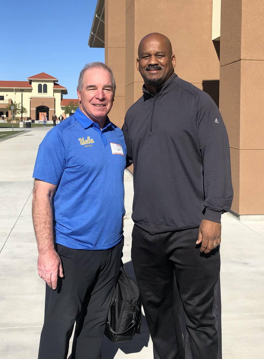 OrangeVistaFB's tweet photo. Thank You Coach Bible from @UCLAFootball for stopping by this week. It was nice to meet you and we appreciate you taking your time with us. @OVHSPrincipal @OrangeVistaASB @OVHS_ATHLETICS @OVHS_Guidance https://t.co/60APgk7Xwr