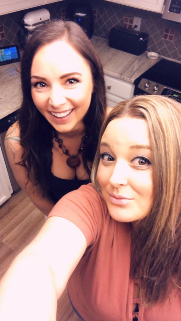 Couvsweetheart's tweet photo. Apparently I’m #pregaming but what older people call it, it’s #prefunking #countryconcert #bestienight #whoswithme https://t.co/TtZVbS0ZLf