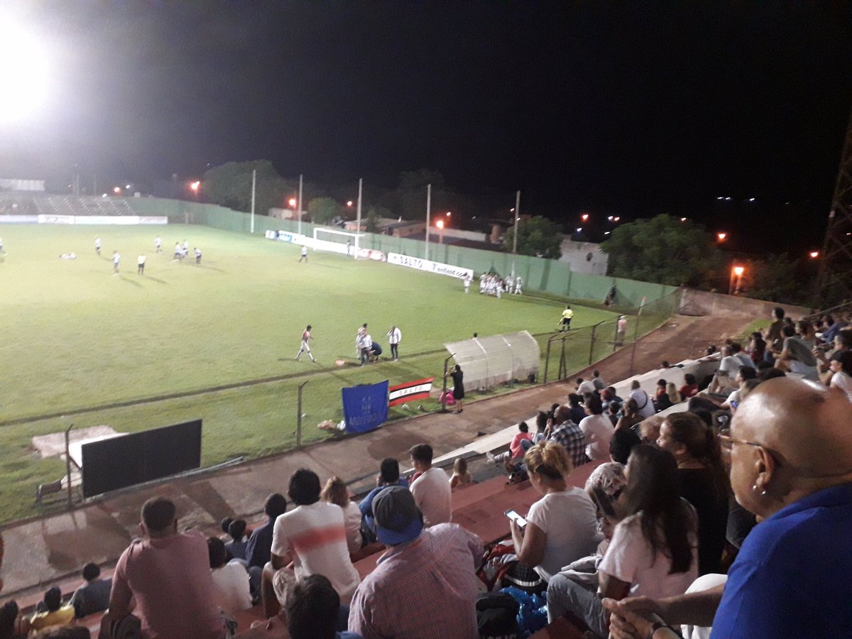 gpaique's tweet photo. 73' Luis Leguisamo pone Salto 2 . Rio Negro 1 https://t.co/mFAjYR02mO