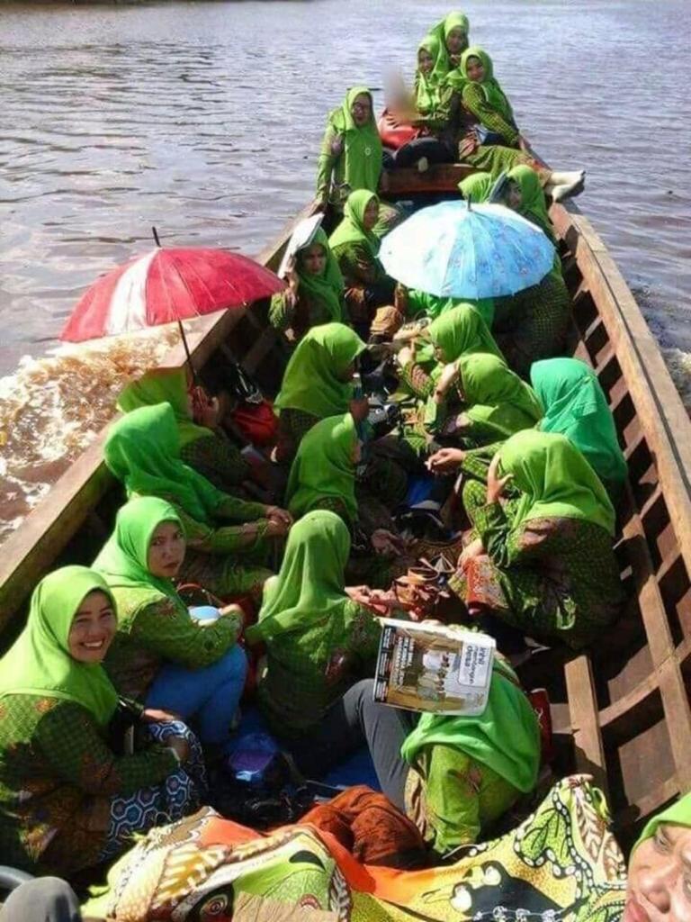 ulum_hagink's tweet photo. Panjenengan Sedoyo pancen Luar Biasa.... 
#HarlahMuslimatNU73
#Harlah73MuslimatNU
#MuslimatandiGBK https://t.co/EwMwn3G2um