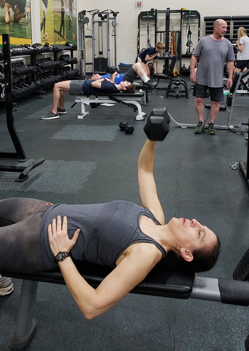 EdmontonRowing's tweet photo. Hard work and training. There is no secret formula #strengthtraining #weightday #uofa #workinghard #edmontonrowing #edmontonrowingclub #erc https://t.co/9w4Ba6bOrM