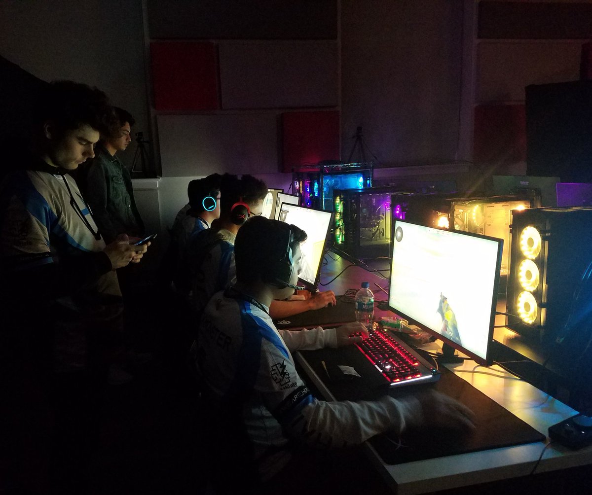 jennd383's tweet photo. A little night time action for yall! So gorgeous! @GEXDCAE #DCLAN #NCSMinor #Gaming Thank you @CUKUSA 😊😘 https://t.co/jrvLy5mdPC