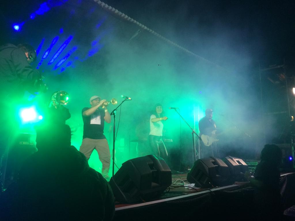 #LaKandonga sorprendiendo a todos y todas. La fiesta sigue y sube ahora más que nunca. Ya viene <a href="/caminodetierra/">camino de tierra</a> . Pueden escuchar el <a href="/PClandesta/">Patagonia Clandesta</a> por <a href="/myradio_cl/">myradio.cl</a>