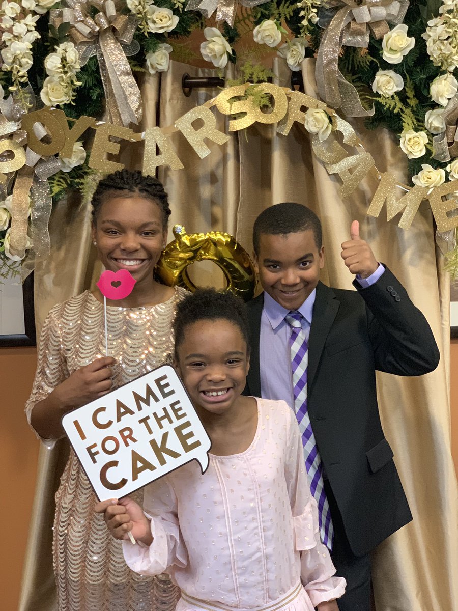 KAbsTeach's tweet image. The Abneys love Mon and Dad Gamez! Happy 50th!! #50yearsofgamez