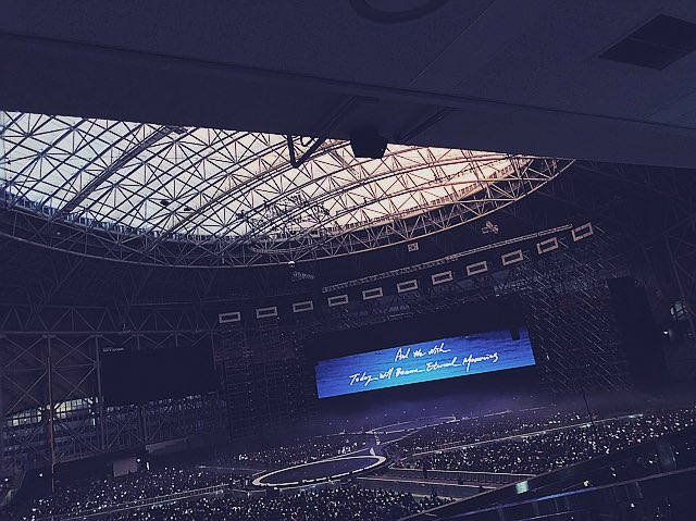 NewWorld_VICTON's tweet photo. [#찬] 형 늦었지만 어제 콘서트 초대해줘서 고맙고 너무 멋있었어요..!!!! 오늘 공연도 화이팅!!🖤-@ https://t.co/fXuqcDGcfY