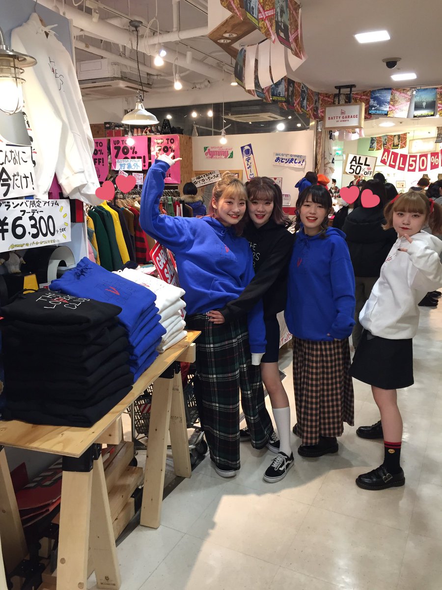 Laforet_SALE's tweet photo. 4F BATTY GARAGE BY AYMMYS

🗣まもなくTIME SALE🏁🍔

スタッフさんが着ているこちらのパーカーもお得になっちゃう!!❤️🔥

タイムセールは12時から🤩💫

他にも店内商品全品50パーセントOFF

みんな急いで〜🏁💨💨

🏁あと1分🏁

#Laforet_SALE t https://t.co/OB2q7peCOt