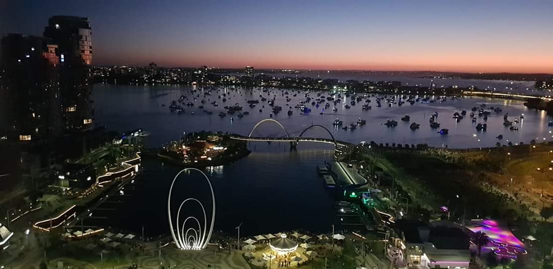 Suki7531's tweet photo. Stunning view from my office to watch the fireworks for Australia Day https://t.co/lcWz91GZy3