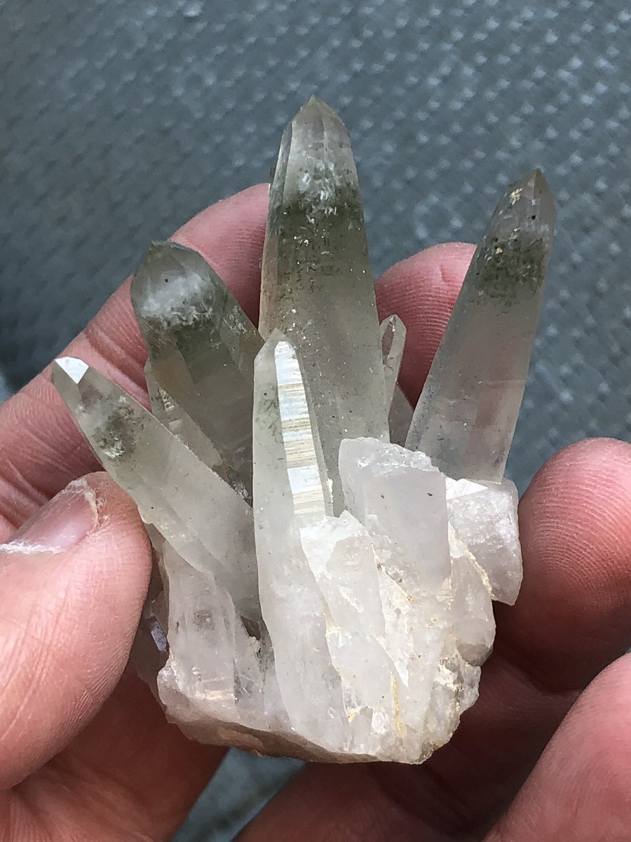 巨大山型針水晶 ☆超迫力☆天然水晶☆ヒマラヤ産☆高透明☆虹入り☆100A六角柱☆超巨大