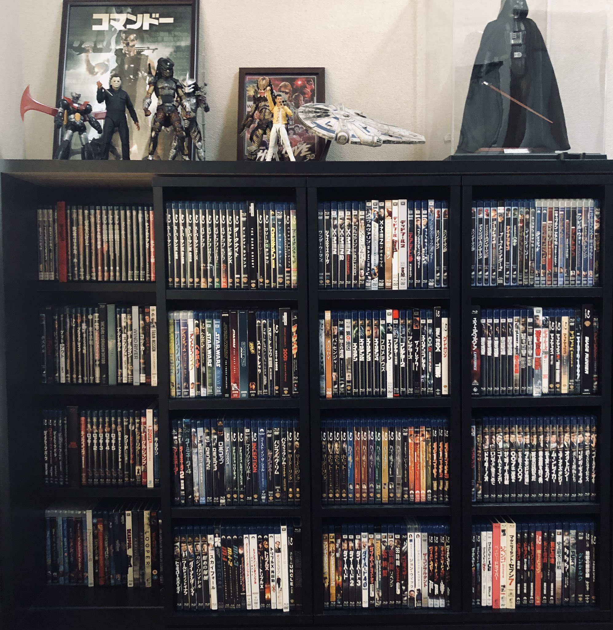 DVDとBlu-rayと本棚