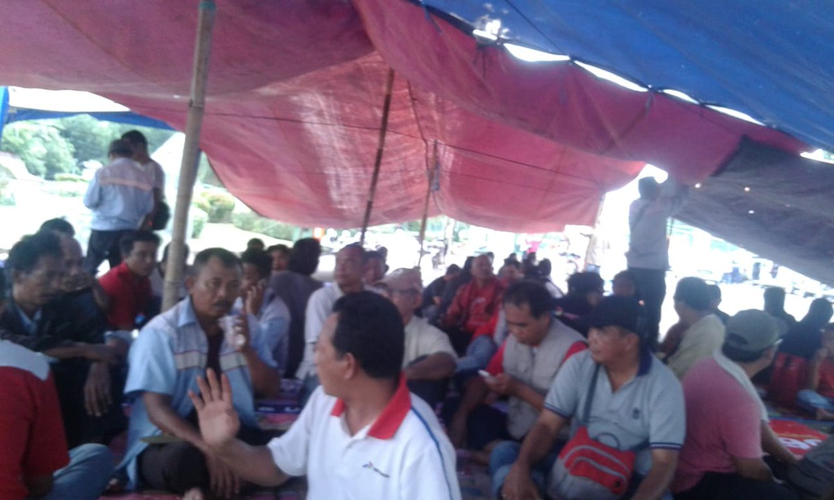MuhtarMusa5's tweet photo. @jokowi Yang di kunjungi yg jauh2 ja Pak.... yg dekat di seberang Istana yg benar2 membutuhkan uluran tangan Bapak... tapi g pernah di tengokin...!!! https://t.co/6AsNeZomr0