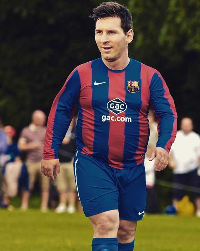 FcWeird's tweet photo. Probably Photoshopped
Credit : @footballfreaks.com
.
#WeirdFootballClub #WeirdFC #Football #Soccer #Messi #fcbarcelona https://t.co/Dx7BULwVA0 https://t.co/mk6gBD8L0P
