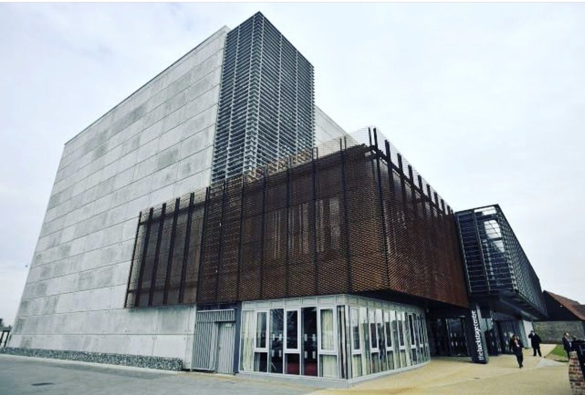 Exciting times ahead for our students <a href="/backstagectr/">The Backstage Centre</a> <a href="/ThurrockGazette/">Thurrock Gazette</a> @RoyalOperaHouse <a href="/KryolanUK/">Kryolan UK</a> 
#backstagecentre #filming #makeupstudio #makeupacademy #finalchecks #rehersals #makeupartist #highhouseproduction