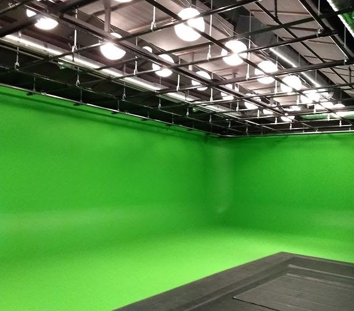 bridgestorage's tweet photo. Filmmakers and Musicians - need a sweet greenscreen studio for your next shoot? Stop by 23 Maine Avenue in Richmond or give Bridge Storage and ArtSpace a call. To see details, visit https://t.co/mE7cRHUHVg #bridgestorage #filmmaker #musicvideo #greenscreen #richmondca https://t.co/UweqCMMxBC