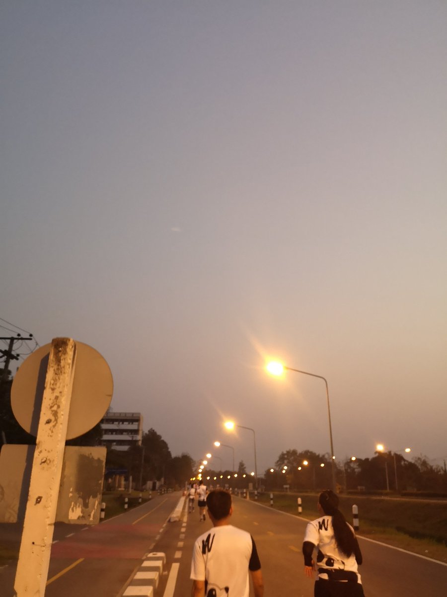 metinee110's tweet photo. เป็นแฟนพี่ต้องอดทนสิบล้อชนต้องไม่ตาย... 10k #วิถีหมี #pandarun #เต้ยเชียร์ ใครคิดถึงเก๊าไหม??55555 https://t.co/B0y9WotHmv