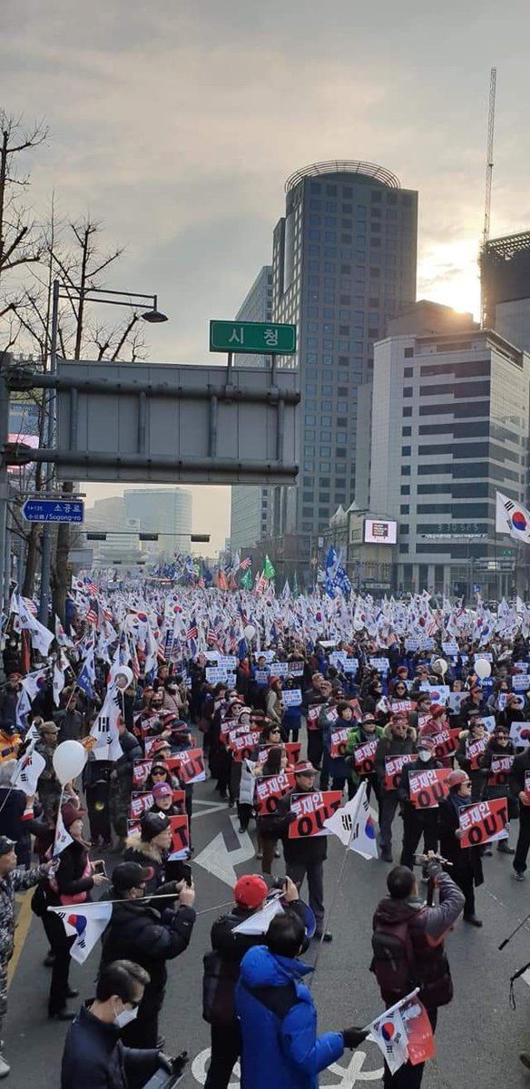 대한민국 만세
우리 박근혜대통령님 만세