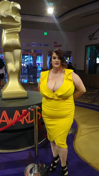 Pics from earlier #AVNAwards #redcarpet #avn #AVN2019 #kimmiekaboom @TishaDravenXXX @Olivialeighbbw @TheKimmieKaBoom<a href="/tag/avnawards"class="tags">#AVNAwards</a><a href="/tag/redcarpet"class="tags">#redcarpet</a><a href="/tag/avn"class="tags">#avn</a><a href="/tag/avn2019"class="tags">#AVN2019</a><a href="/tag/kimmiekaboom"class="tags"><span>#kimmiekaboom</span></a>