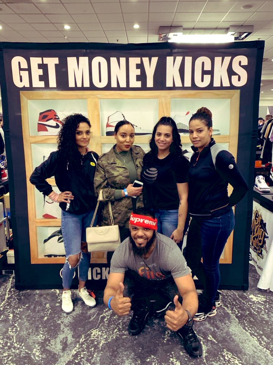 Half of Philly’s Finest Event Team💪🏽🏆 #mobileevent #phillysfinest #sneakerexpo #atttakeover #att #solexchange #getmoneykicks @Jillian_CSmith @aubreyhampton6 @SOLEXCHANGESHOW @ATT